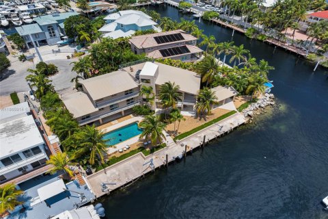 House in Key Largo, Florida 4 bedrooms, 390.56 sq.m. № 1923634 - photo 5