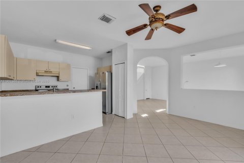 Adosado en alquiler en Homestead, Florida, 4 dormitorios, 170.66 m2 № 2015089 - foto 18