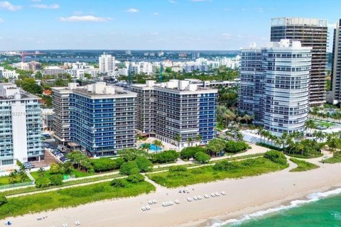 Condo in Surfside, Florida, 2 bedrooms  № 1606812 - photo 1