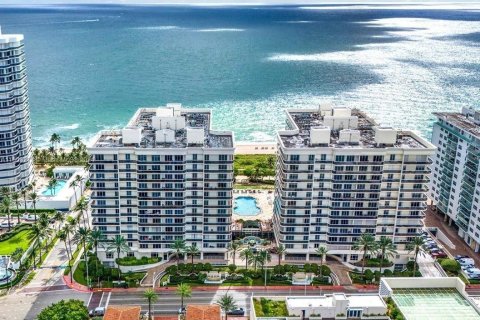 Condo in Surfside, Florida, 2 bedrooms  № 1606812 - photo 4