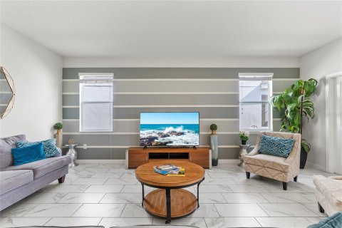 House in Davenport, Florida 6 bedrooms, 310.2 sq.m. № 1718381 - photo 16