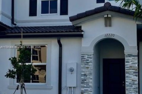 Townhouse in Miami, Florida 3 bedrooms, 123.37 sq.m. № 1865392 - photo 2