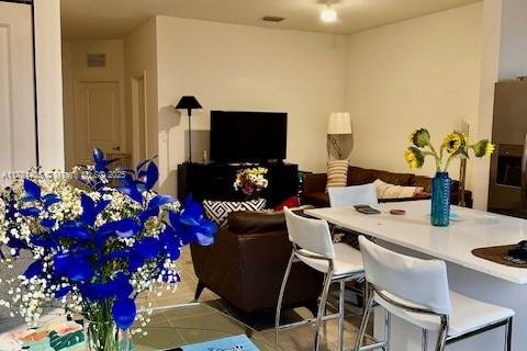 Townhouse in Miami, Florida 3 bedrooms, 123.37 sq.m. № 1865392 - photo 4