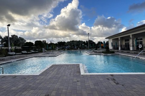 Townhouse in Miami, Florida 3 bedrooms, 123.37 sq.m. № 1865392 - photo 14