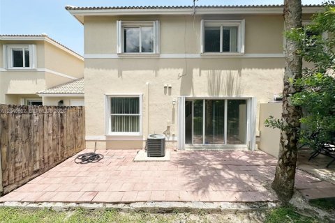 Снять в аренду таунхаус в Пемброк-Пайнс, Флорида 3 спальни, 127.09м2, № 2087187 - фото 27