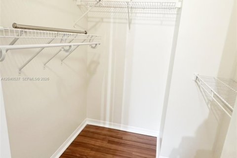 Снять в аренду таунхаус в Пемброк-Пайнс, Флорида 3 спальни, 127.09м2, № 2087187 - фото 21