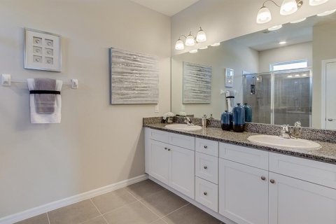 House in Lakewood Ranch, Florida 4 bedrooms, 188.96 sq.m. № 1572047 - photo 7