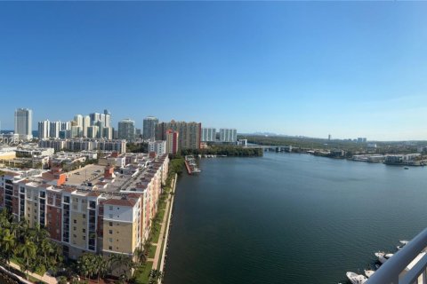 Condo in Sunny Isles Beach, Florida, 3 bedrooms № 2076345 - photo 16
