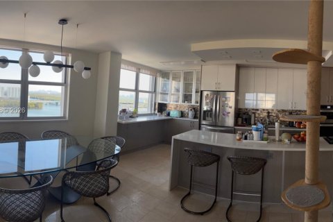 Condo in Sunny Isles Beach, Florida, 3 bedrooms № 2076345 - photo 5