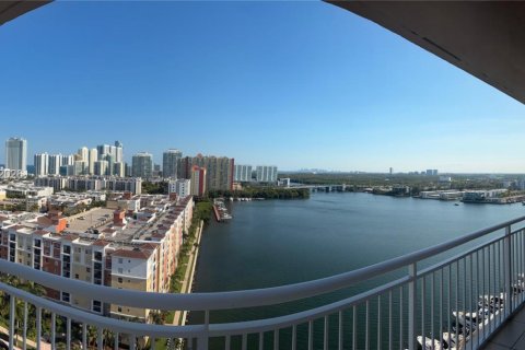 Condo in Sunny Isles Beach, Florida, 3 bedrooms № 2076345 - photo 14