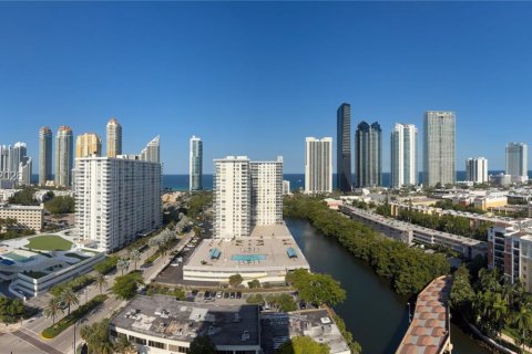 Condo in Sunny Isles Beach, Florida, 3 bedrooms № 2076345 - photo 15
