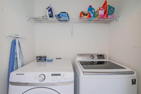 Townhouse in Orlando, Florida 3 bedrooms, 187.48 sq.m. № 2400338 - photo 15