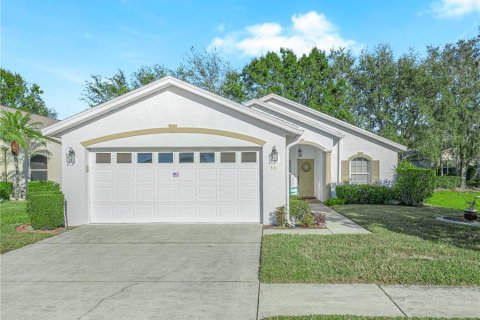 House in Lake Wales, Florida 2 bedrooms, 128.67 sq.m. № 1556631 - photo 1