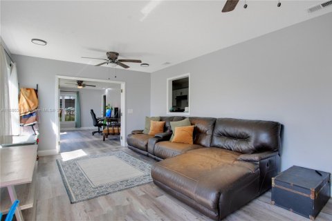 House in Winter Haven, Florida 3 bedrooms, 187.94 sq.m. № 1763339 - photo 8