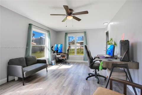 House in Winter Haven, Florida 3 bedrooms, 187.94 sq.m. № 1763339 - photo 19