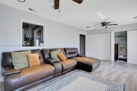 House in Winter Haven, Florida 3 bedrooms, 187.94 sq.m. № 1763339 - photo 7