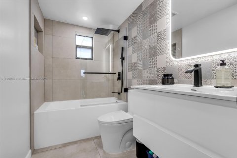 Снять в аренду виллу или дом в Майами, Флорида 3 спальни, 196.58м2, № 1953969 - фото 10