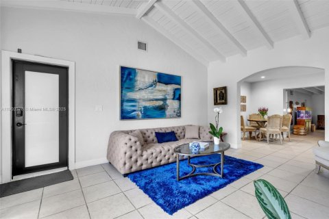 Снять в аренду виллу или дом в Майами, Флорида 3 спальни, 196.58м2, № 1953969 - фото 4