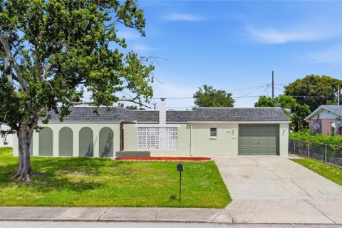 Casa en New Port Richey, Florida 3 dormitorios, 140.65 m2 № 2362544