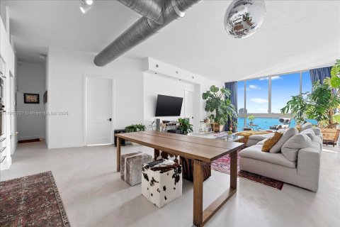 Купить кондоминиум в Норт-Бей-Виллидж, Флорида 3 спальни, 177.07м2, № 1955750 - фото 8
