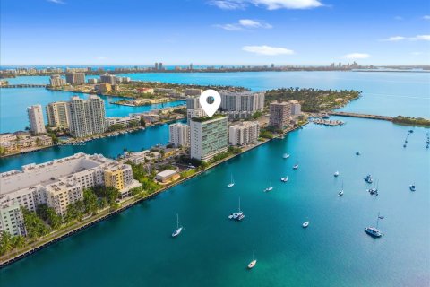 Купить кондоминиум в Норт-Бей-Виллидж, Флорида 3 спальни, 177.07м2, № 1955750 - фото 20