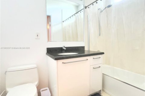 Купить кондоминиум в Норт-Бей-Виллидж, Флорида 3 спальни, 177.07м2, № 1955750 - фото 13