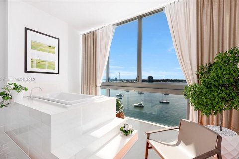 Купить кондоминиум в Норт-Бей-Виллидж, Флорида 3 спальни, 177.07м2, № 1955750 - фото 1