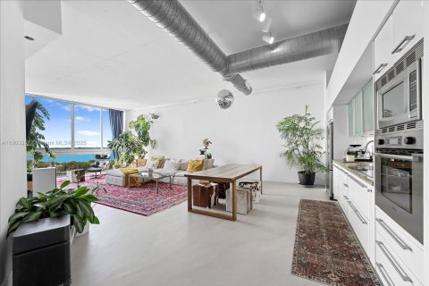 Купить кондоминиум в Норт-Бей-Виллидж, Флорида 3 спальни, 177.07м2, № 1955750 - фото 7