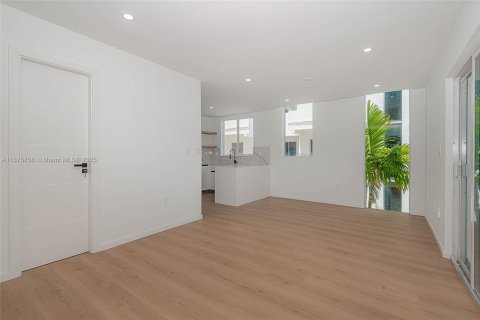 Immobilier commercial à vendre à Miami Beach, Floride: 2446.67 m2 № 1940778 - photo 13