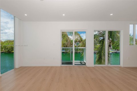 Immobilier commercial à vendre à Miami Beach, Floride: 2446.67 m2 № 1940778 - photo 10