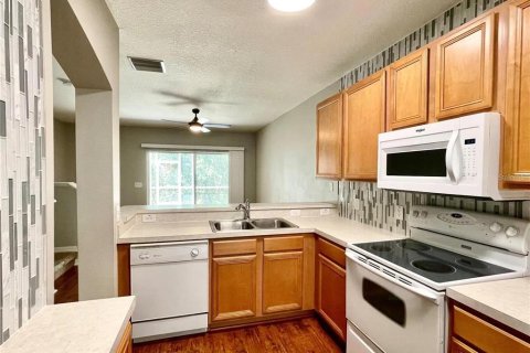 Townhouse in Fish Hawk, Florida 2 bedrooms, 128.48 sq.m. № 1725637 - photo 4