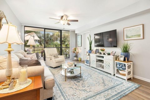 Condominio en West Palm Beach, Florida, 2 dormitorios  № 2181338