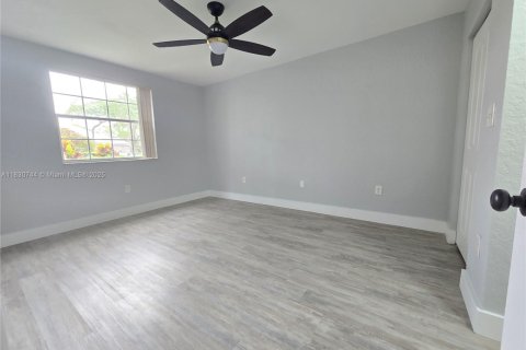 Condo in Oakland Park, Florida, 1 bedroom  № 1807045 - photo 13