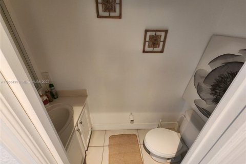 Townhouse in Miami, Florida 3 bedrooms, 168.34 sq.m. № 1878619 - photo 18