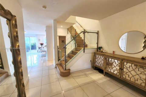 Townhouse in Miami, Florida 3 bedrooms, 168.34 sq.m. № 1878619 - photo 4