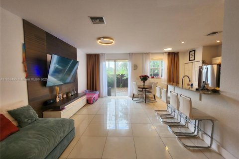 Townhouse in Miami, Florida 3 bedrooms, 168.34 sq.m. № 1878619 - photo 16