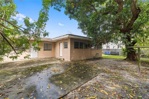 Casa en venta en Miami, Florida, 4 dormitorios, 203.73 m2 № 1942143 - foto 6