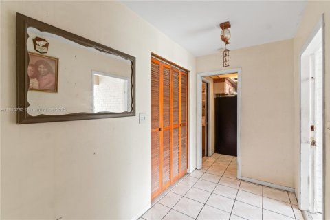 Casa en venta en Miami, Florida, 4 dormitorios, 203.73 m2 № 1942143 - foto 11