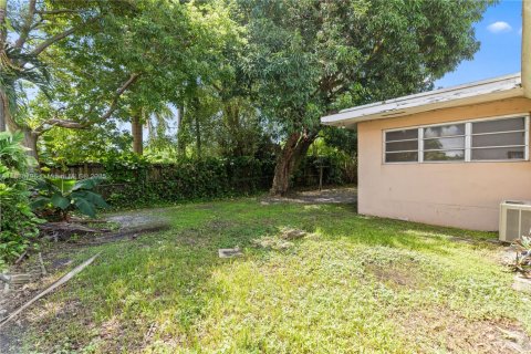 Casa en venta en Miami, Florida, 4 dormitorios, 203.73 m2 № 1942143 - foto 7