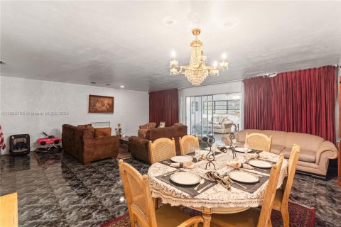 Casa en venta en Miami, Florida, 4 dormitorios, 203.73 m2 № 1942143 - foto 13