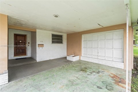 Casa en venta en Miami, Florida, 4 dormitorios, 203.73 m2 № 1942143 - foto 9