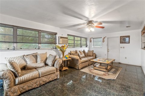 Casa en venta en Miami, Florida, 4 dormitorios, 203.73 m2 № 1942143 - foto 19