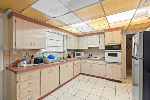 Casa en venta en Miami, Florida, 4 dormitorios, 203.73 m2 № 1942143 - foto 20