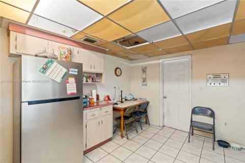 Casa en venta en Miami, Florida, 4 dormitorios, 203.73 m2 № 1942143 - foto 22