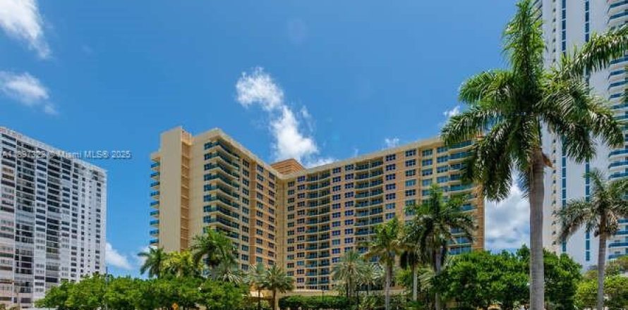 Студия в кондо в Холливуд, Флорида № 1950961