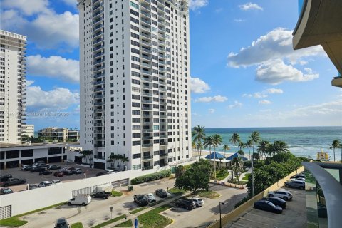 Снять в аренду кондоминиум в Холливуд, Флорида 44.78м2, № 1950961 - фото 3