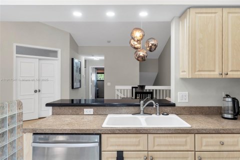 Снять в аренду кондоминиум в Паркленд, Флорида 3 спальни, 163.51м2, № 1972207 - фото 10