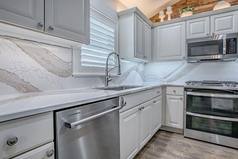 Купить виллу или дом в Те-Виллиджис, Флорида 7 комнат, 130.43м2, № 1902672 - фото 11