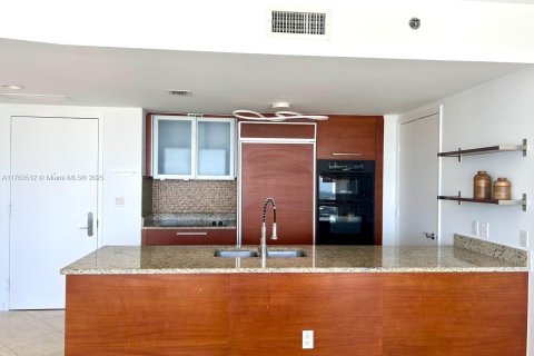 Купить кондоминиум в Халландейл-Бич, Флорида 1 спальня, 80.92м2, № 2021404 - фото 3