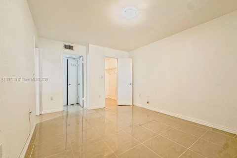 Copropriété à louer à Miami, Floride: 1 chambre, 69.4 m2 № 1941829 - photo 7